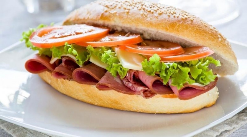 Salamlı Sandviç
